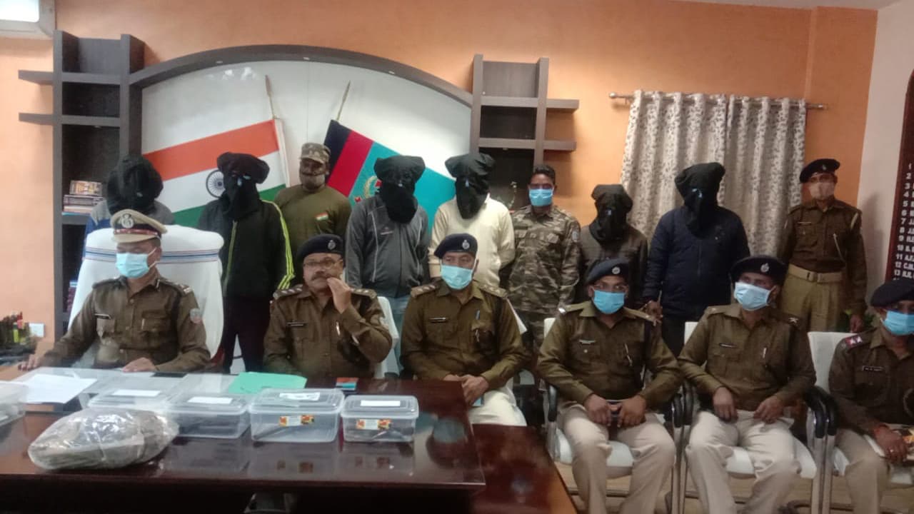 पश्चिमी सिंहभूम के गुवा में 30 लाख की लेवी मांगने व पिटाई मामले में 6 गिरफ्तार, पिस्टल समेत नक्सली पर्चा बरामद