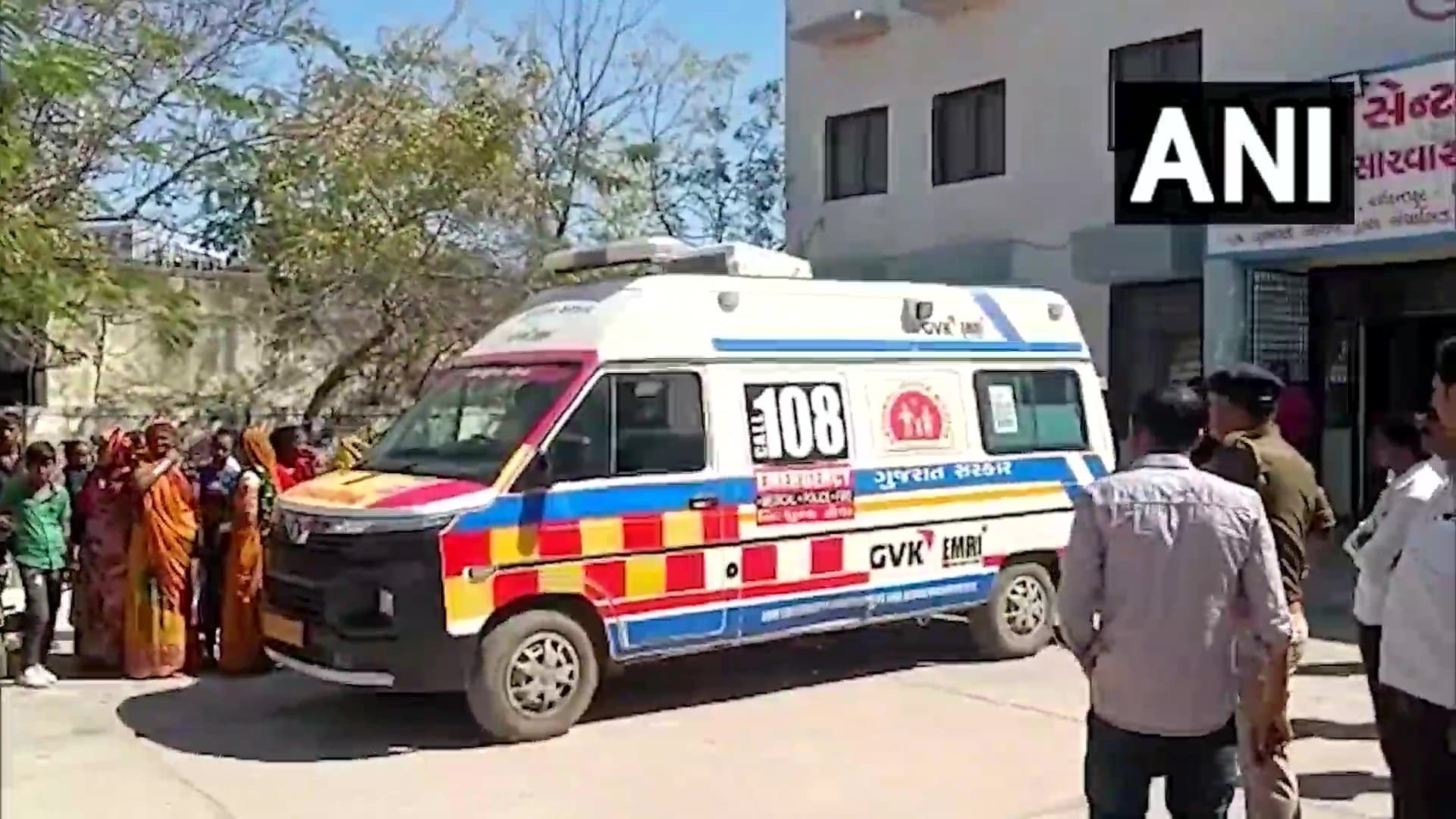 Gujarat Road Accident: गुजरात में भीषण सड़क हादसा, ट्रक में घुसी जीप, 7 लोगों की मौत