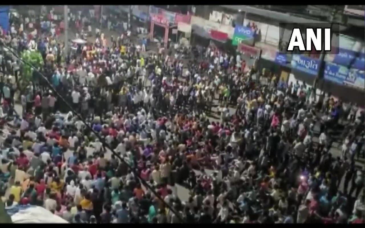 Gujarat Election: राजनीतिक दलों में आदिवासी वोटरों को रिझाने की क्यों लगी है होड़? जानिए पूरा समीकरण