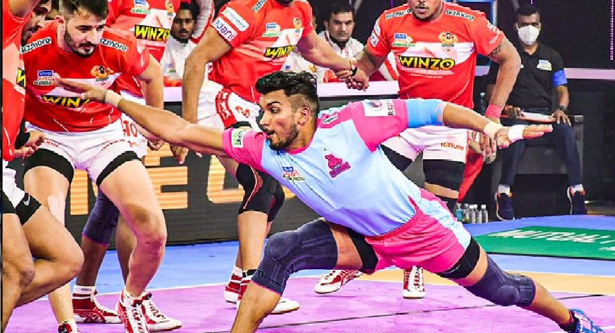 Pro Kabaddi Gujarat Vs Jaipur: गुजरात जायंट्स ने जयपुर पिंक पैंथर्स को 34-27 से हराया, राकेश नरवाल चमके