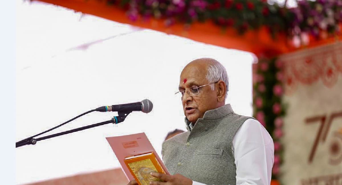 गुजरात कैबिनेट: रुपाणी सरकार के सभी मंत्रियों की छुट्टी,भूपेंद्र पटेल मंत्रिमंडल में 24 नये विधायकों ने ली शपथ