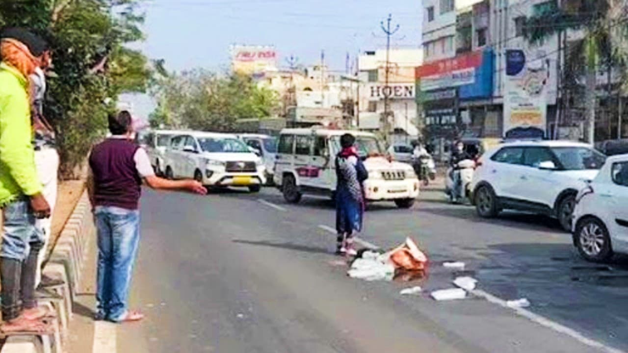 गुजरात में शराबबंदी की पोल खुली, सड़क पर शराब की वजह से केंद्रीय मंत्री के काफिले को बदलनी पड़ी साईड