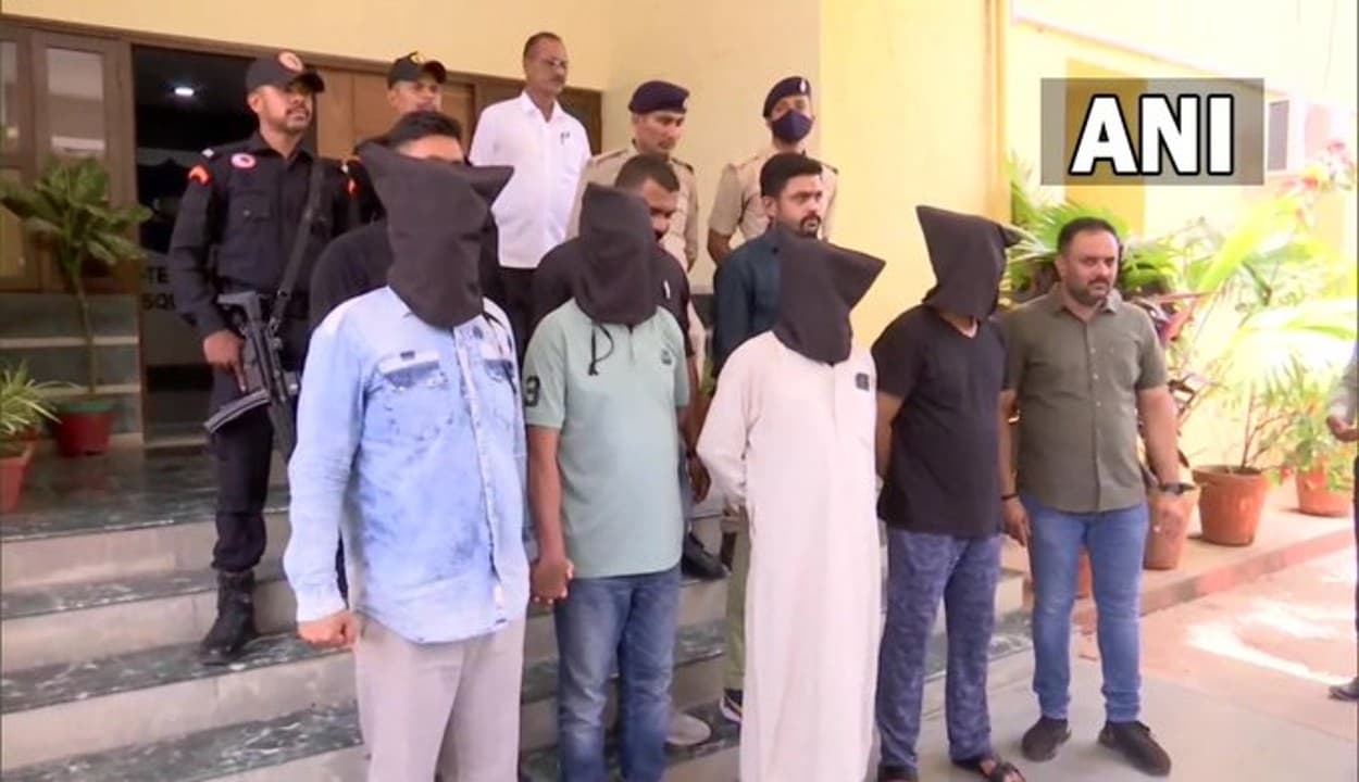 गुजरात ATS ने दाऊद के गुर्गों पर कसा शिकंजा, 1993 मुंबई बम ब्लास्ट के चार वांछितों को किया गिरफ्तार