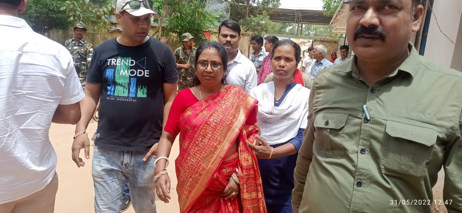 Gumla : एलआरडीसी ऑफिस की पेशकार 41 सौ रुपये घूस लेते गिरफ्तार