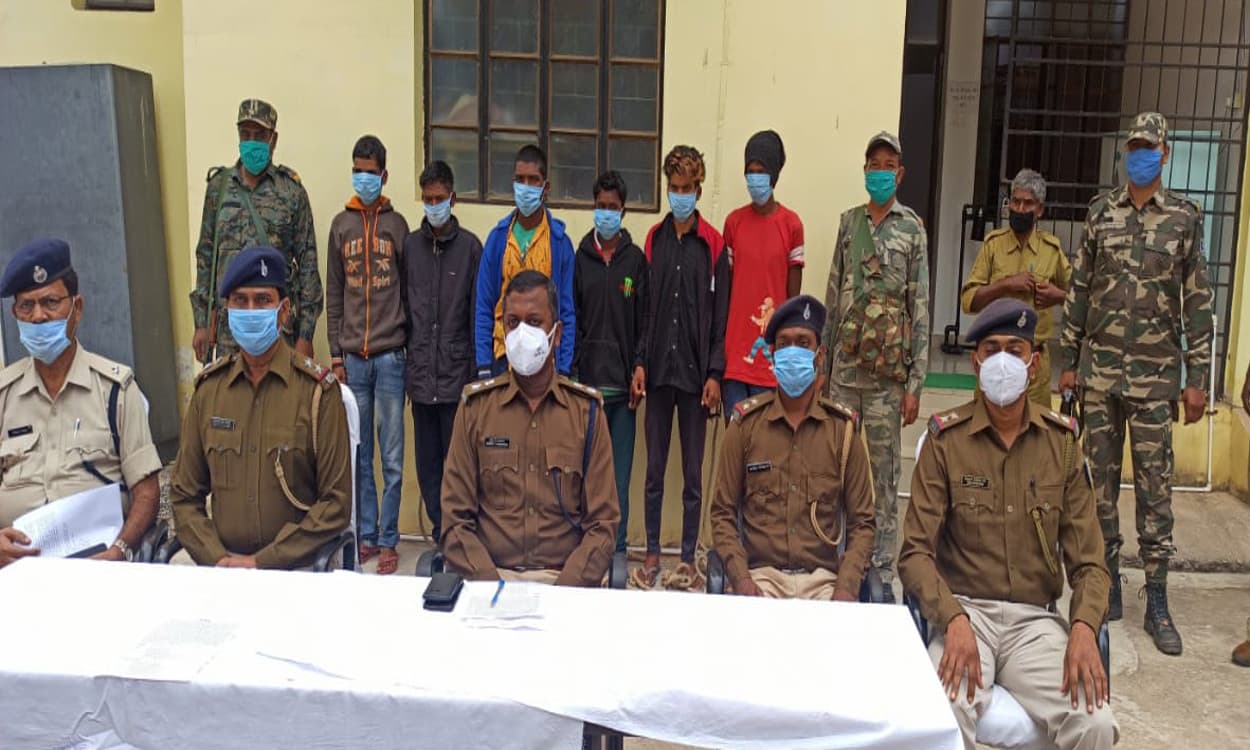 तेंदार गांव में पारा शिक्षक समेत डबल मर्डर केस का हुआ खुलासा, मांदर बजाने व नाच-गान विवाद में 9 शराबी युवकों ने की थी हत्या