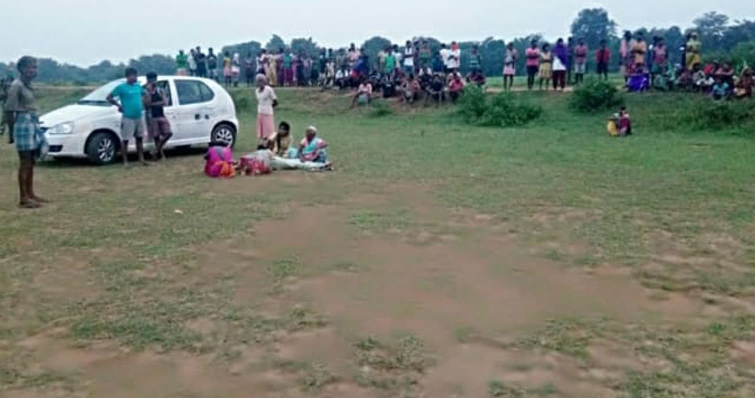 फुटबॉल मैच देख रहा था ऑटो यूनियन का नेता, अपराधी आये और सटाकर सिर में मार दी गोली