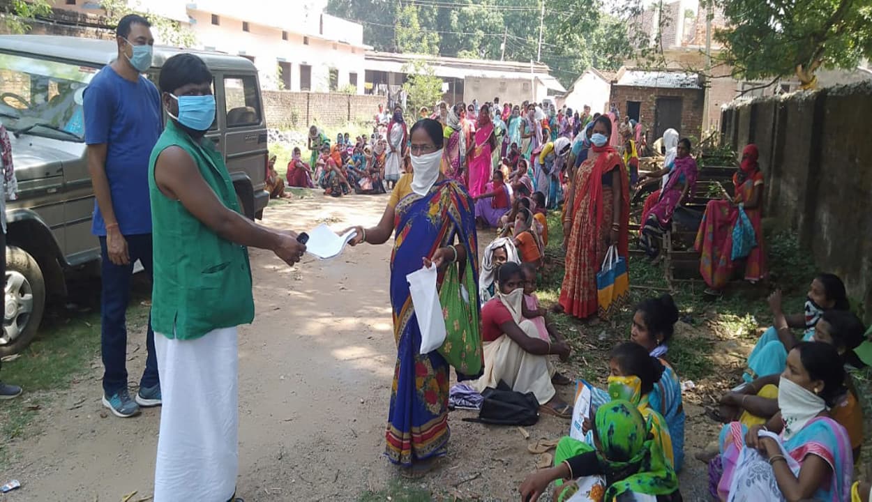 गुमला की साहसी बेटी विनीता के हौसले को देख अब नक्सलियों के खिलाफ एकजुट हुए ग्रामीण, पुलिस पिकेट की मांग, एसपी ने दिया आश्वासन