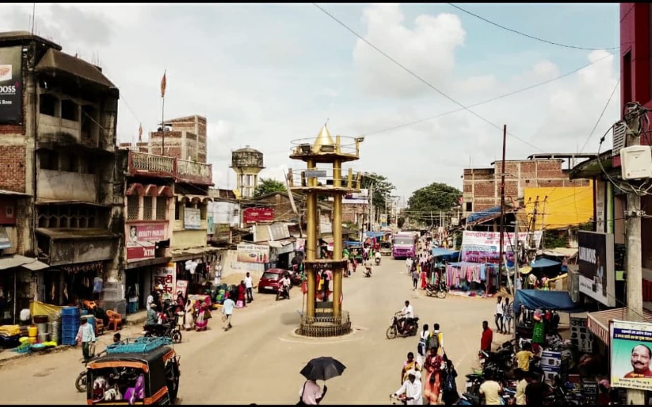 गुमला शहर को बनाना है सुंदर तो प्लानिंग से हो काम, मेन रोड में बने डिवाइडर, पढ़ें ग्राउंड रिपोर्ट