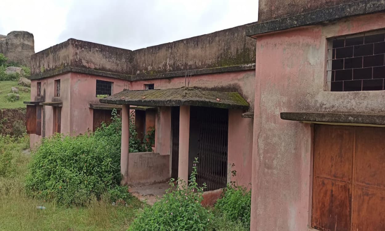 गुमला में करोड़ों रुपये की लागत से बना सांस्कृतिक भवन बिना उपयोग के हो रहा जर्जर