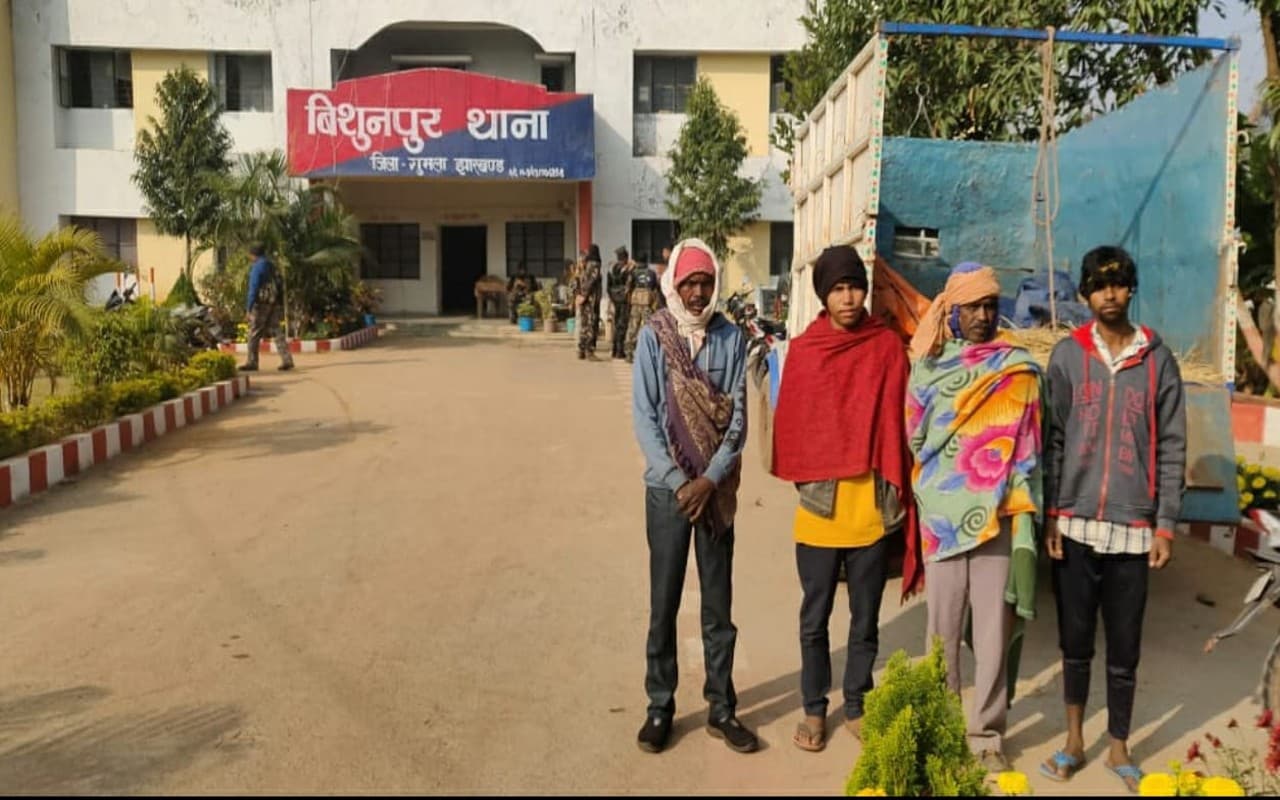 गुमला से 24 दिनों से लापता विवाहिता का शव कुएं से बरामद, परिजनों ने ससुराल वालों पर लगाया हत्या का आरोप