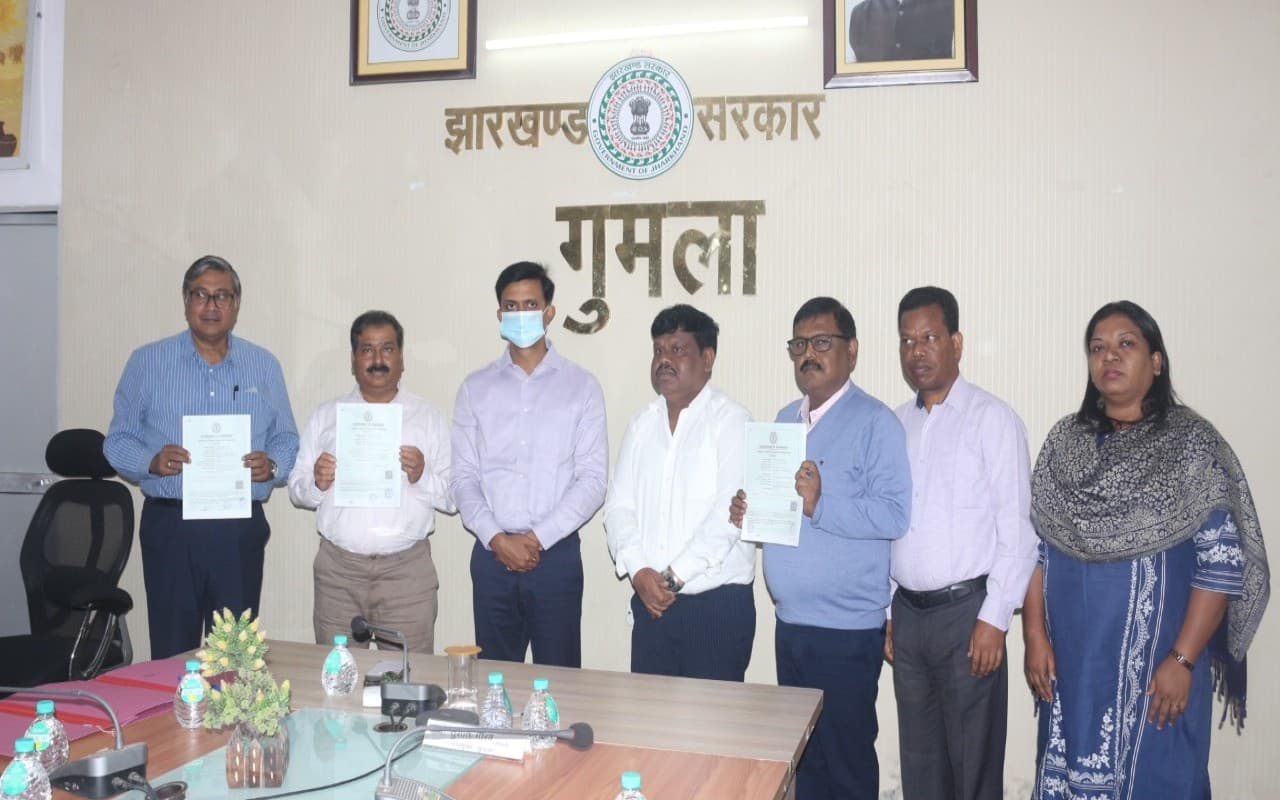 गुमला की बंजरभूमि पर अब लहलहाएंगे अर्जुन, आसन, शीशम और गम्हार के पौधे, तसर की खेती से किसानों को होगा लाभ