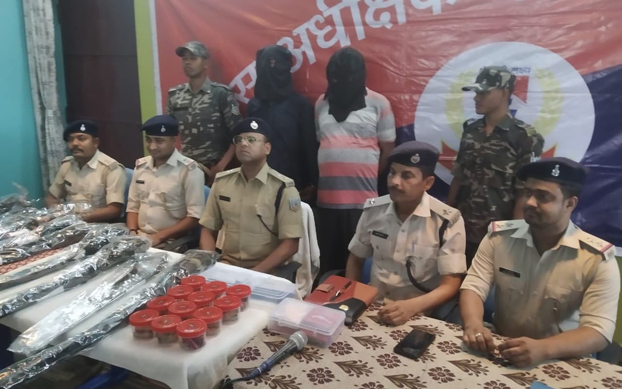 झारखंड : गुमला पुलिस का बड़ा खुलासा, राज्य के कई जिलों में अवैध हथियार के सहारे बैंकों की हो रही सुरक्षा