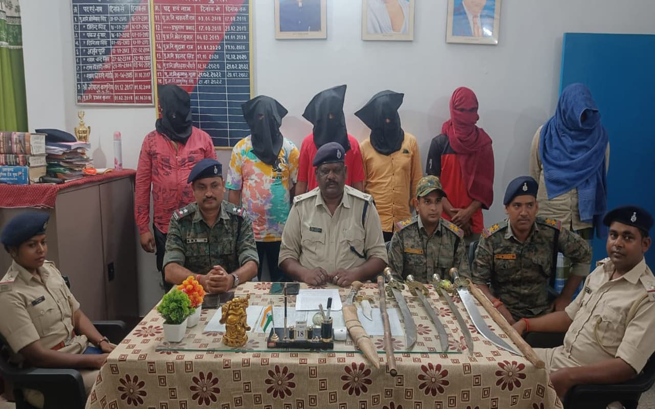 झारखंड : गुमला में मनरेगा कार्य को लेकर हिंसक झड़प, आधा दर्जन लोग घायल, सात आरोपी गिरफ्तार झारखंड : गुमला में मनरेगा कार्य को लेकर हिंसक झड़प, आधा दर्जन लोग घायल, सात आरोपी गिरफ्तार