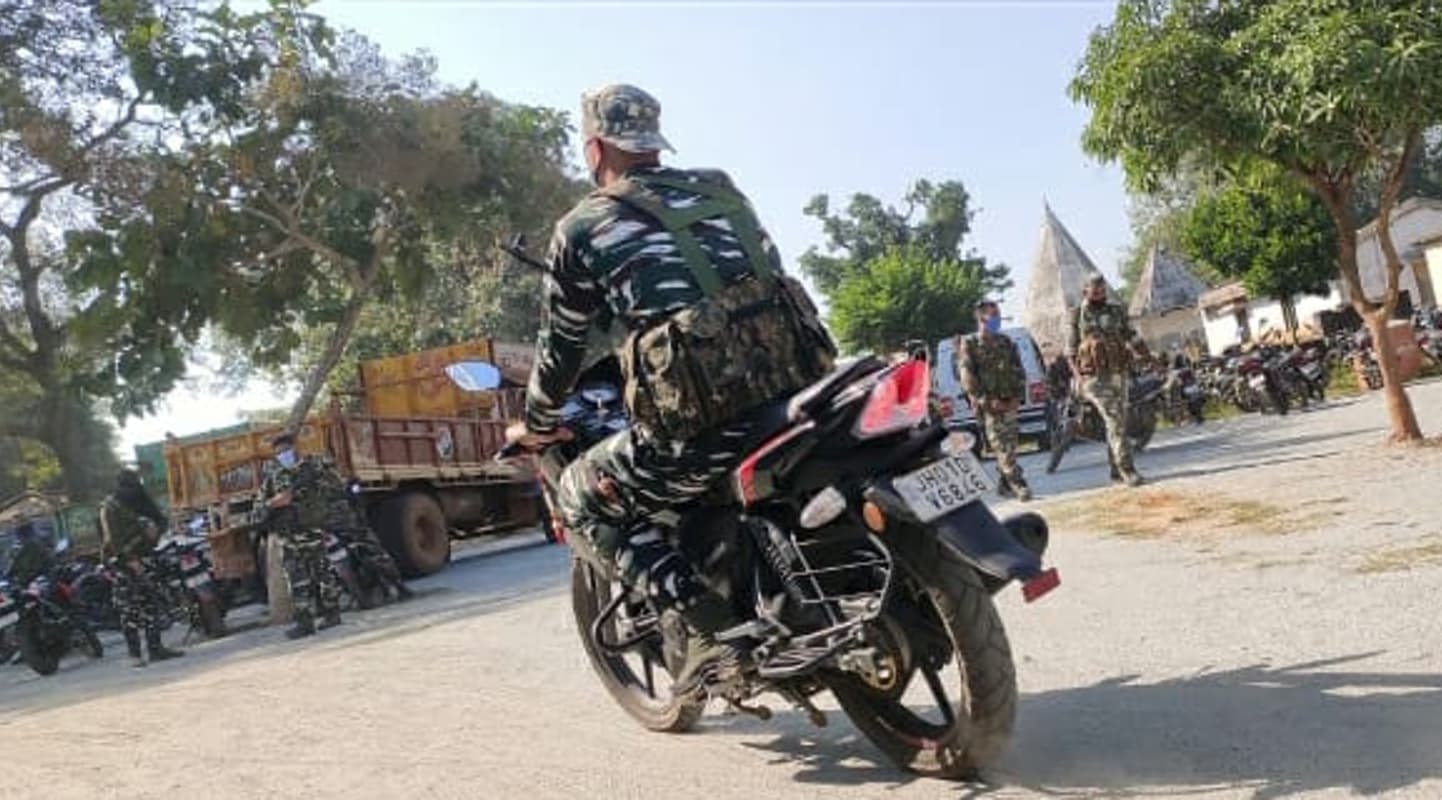 10 लाख के इनामी नक्सली रवींद्र गंझू की तलाश में जुटी गुमला और लोहरदगा की पुलिस