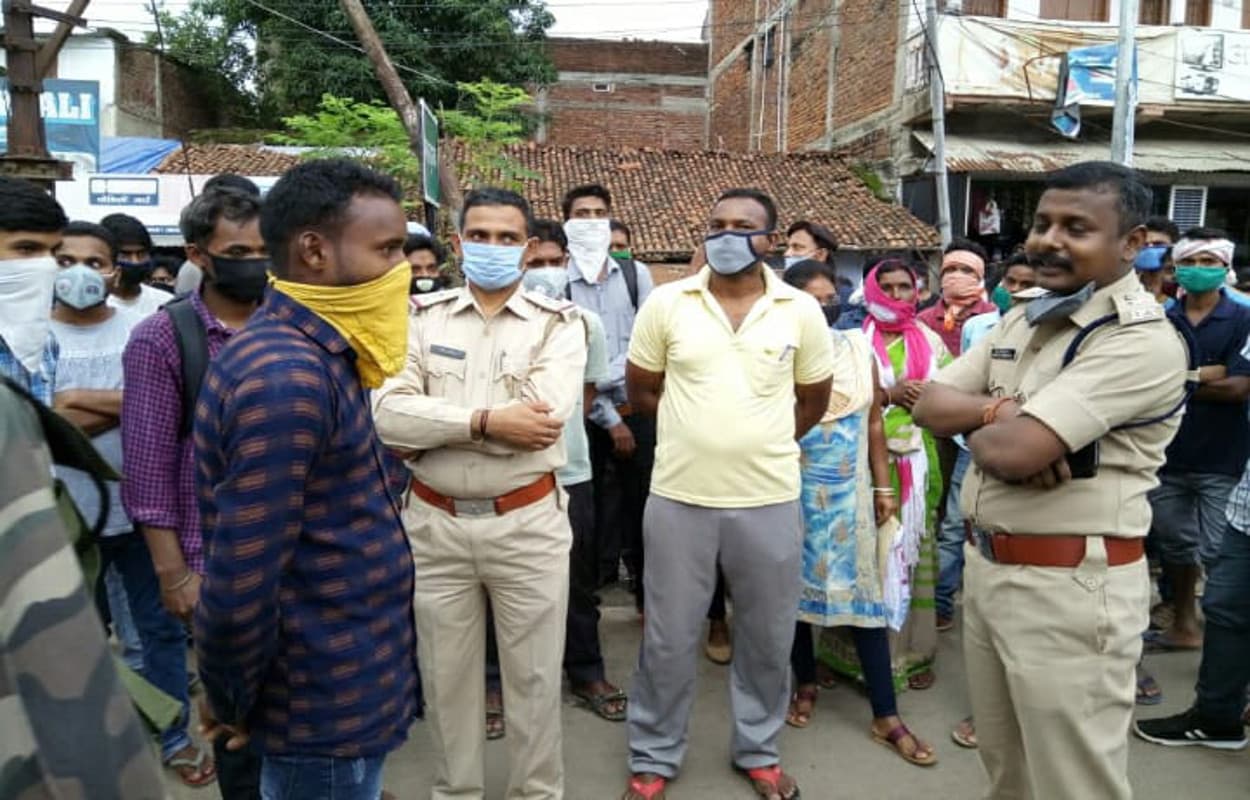 गुमला में वाहन चेकिंग अभियान हुई तेज, एसपी ने खुद संभाला मोर्चा, 250 बाइक जब्त