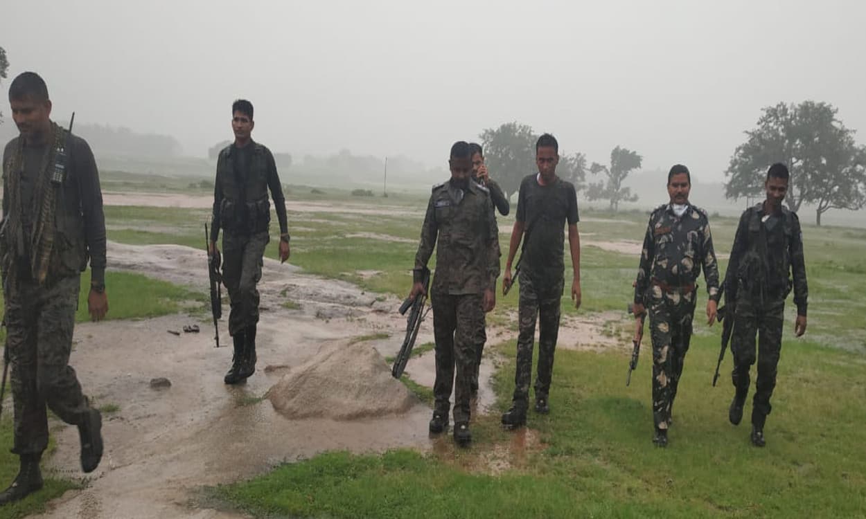 10 लाख के इनामी सबजोनल कमांडर रविंद्र गंझू की तलाश में जुटे पुलिस कप्तान, चलाया सर्च ऑपरेशन