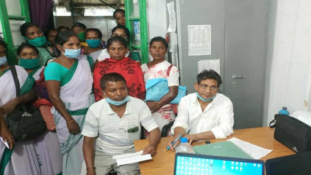 गुमला में पत्नी ने बंध्याकरण करायी, तो पति ने घर घुसने पर लगाया रोक, सहिया को भी धमकाया