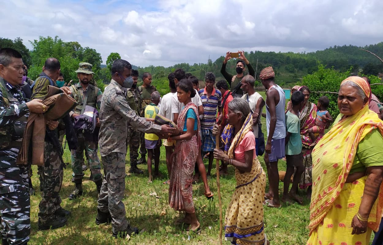 नक्सलियों के खिलाफ गुमला पुलिस और सीआरपीएफ का सर्च ऑपरेशन, एसपी ने कहा- गोली से बचना है, तो करें सरेंडर