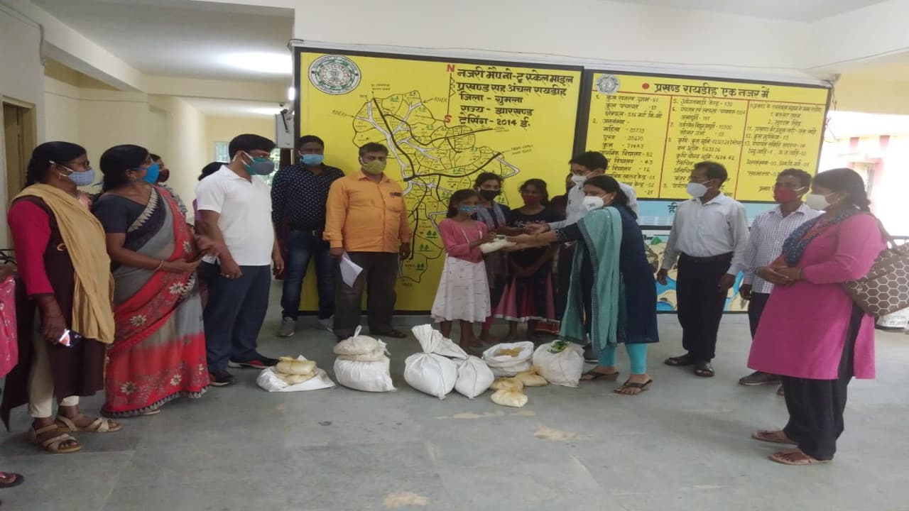 प्रभात खबर इंपैक्ट : सीएम व मंत्री ने लिया संज्ञान, गुमला की तीन अनाथ बहनों को मिला सहारा, स्पॉन्सशिप व सुकन्या योजना से जल्द जुड़ेंगी