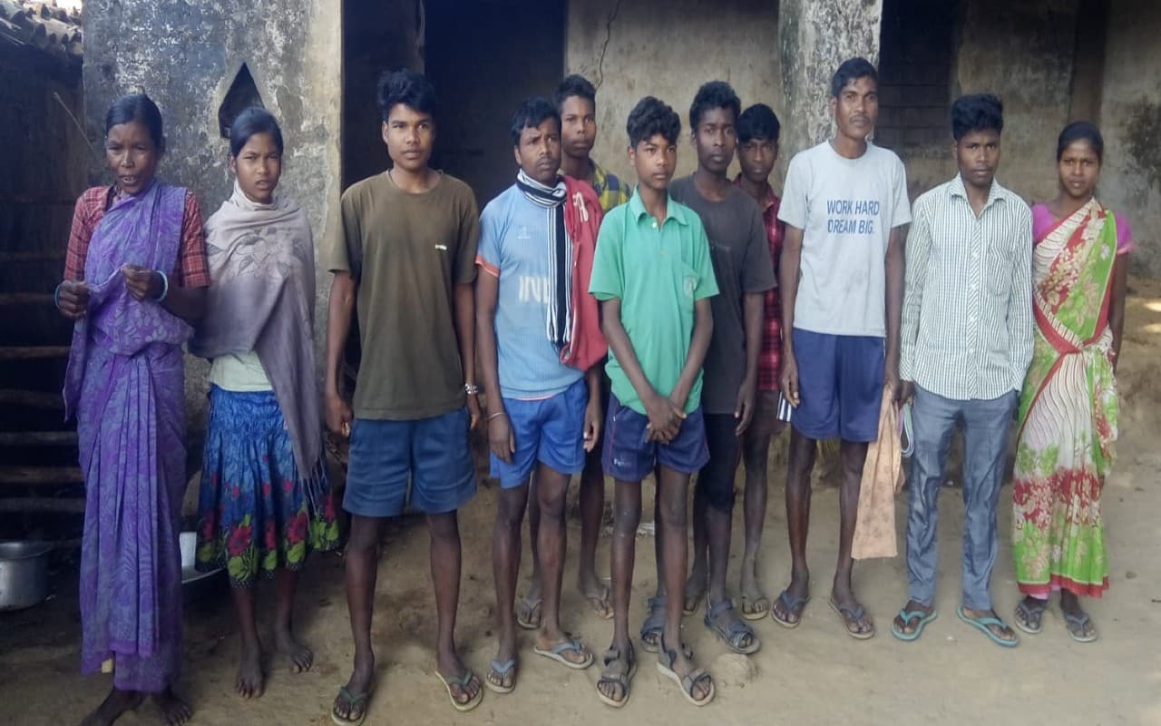 Sunday Special: गुमला के आदिम जनजाति के युवा पेश कर रहे उदाहरण, शिक्षक और सेना का जवान बन दिखा रहे राह