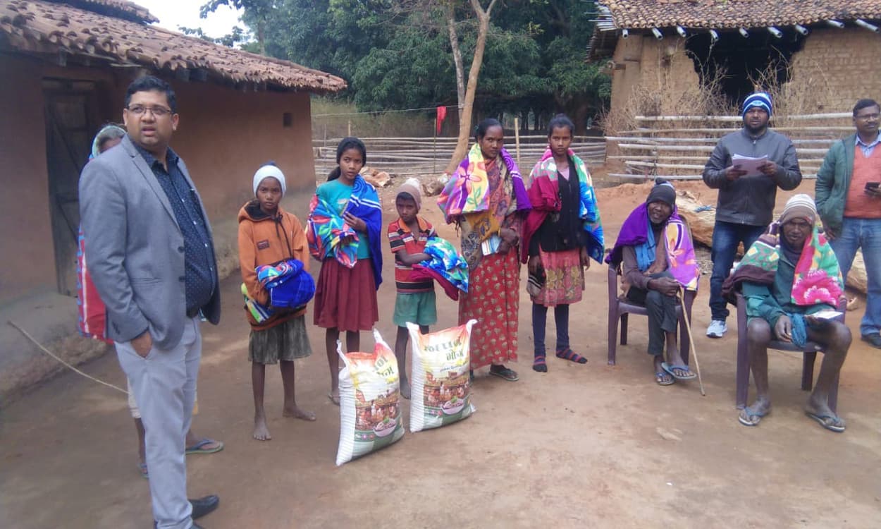 प्रभात खबर इंपैक्ट : आर्थिक तंगी झेल रही कामडारा की 2 बेटियों को मिला सहारा, जानें क्या- क्या मिला सहयाेग