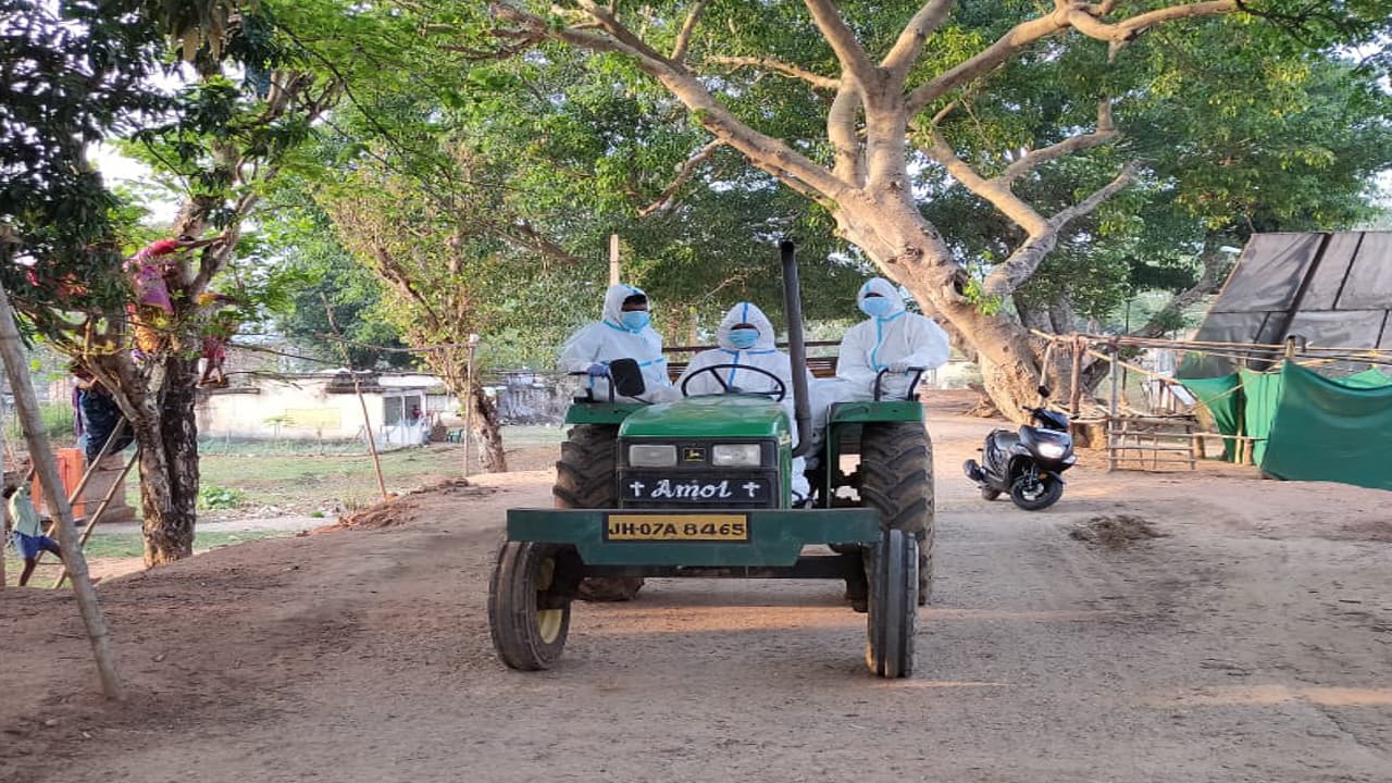 कोरोना संक्रमित के शव को लेकर भटकते रहे परिजन, घंटों बाद भी नहीं मिली दो गज जमीन