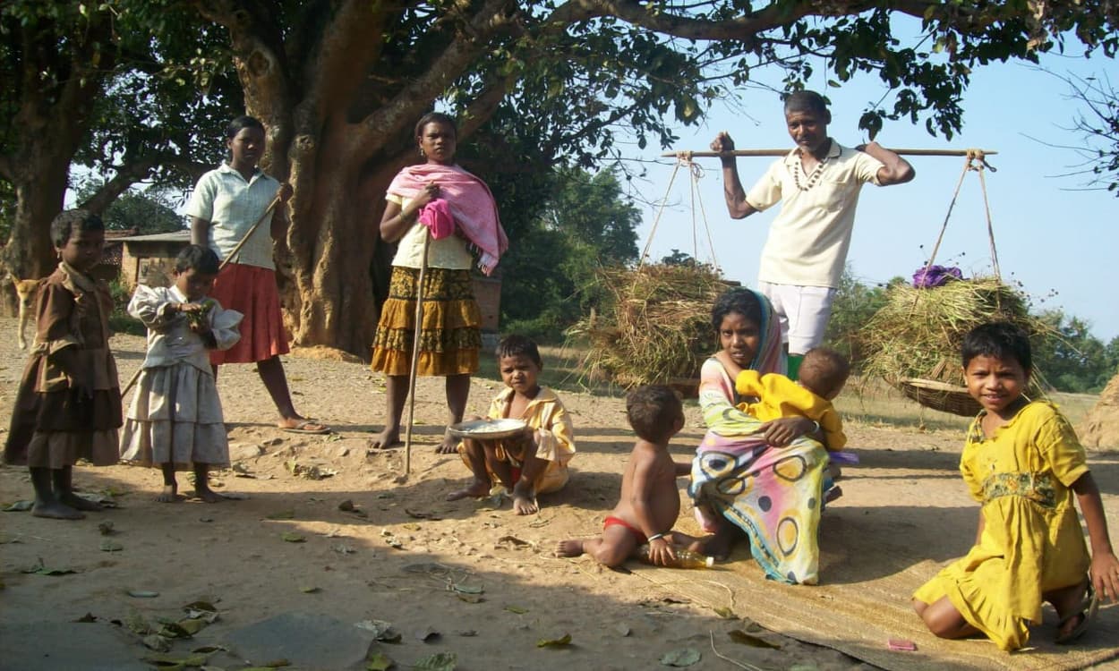 लाखों की दवा खाकर भी बीमार पड़ रहे लोग, साग-सब्जी खाकर ही कोरोना को मात दे रहे ग्रामीण
