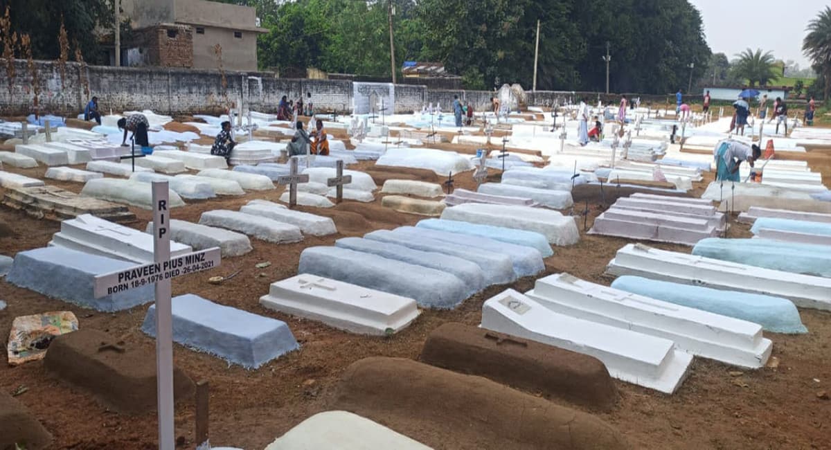 2 नवंबर को गुमला में होगी कब्र पूजा, 700 कब्रों पर ईसाई मिशनरी करेंगे प्रार्थना, जानें क्या है मान्यता