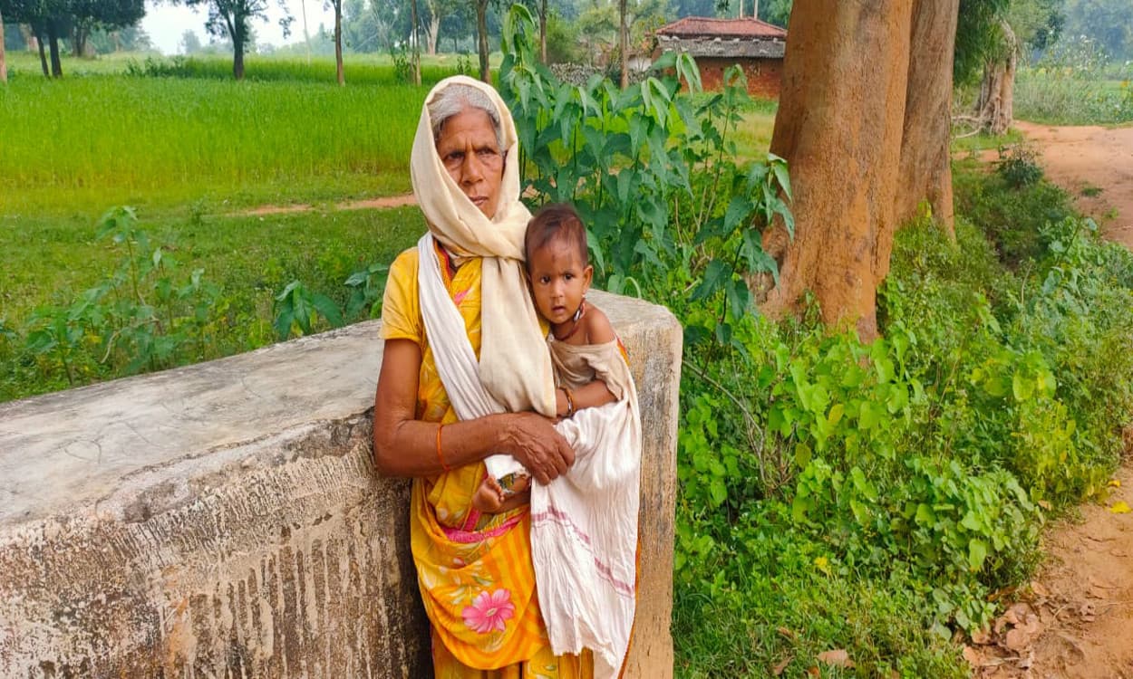 बसिया में मां की मौत और पिता जेल में, पोती के दूध के लिए दादी के पास नहीं है पैसे