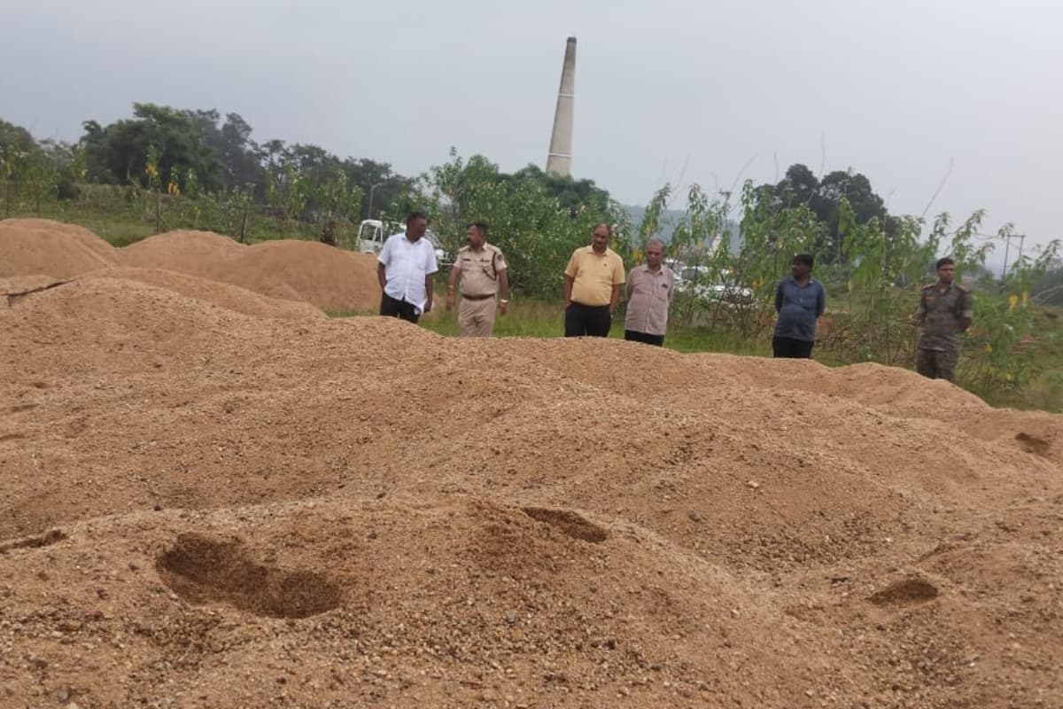 गुमला में पत्थर-बालू के अवैध खनन के खिलाफ कार्रवाई जारी, 5 माह में करीब 50 वाहन जब्त, 192 लाख रुपये की वसूली