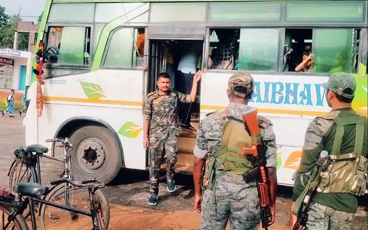 Jharkhand News: गुमला में 15 लाख के इनामी नक्सली रवींद्र गंझू की तलाश, पुलिस ने शुरू किया ऑपरेशन