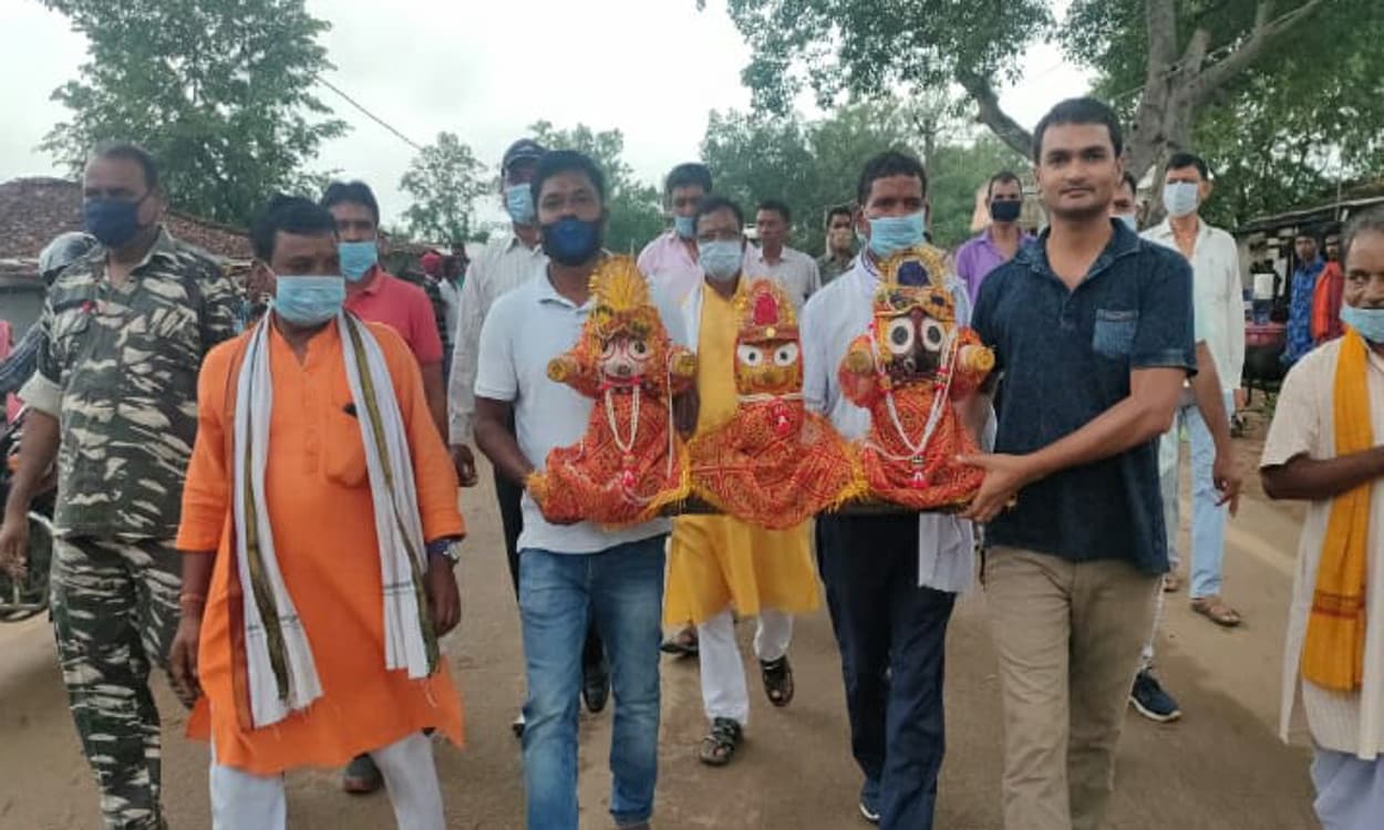 Jagannath Rath Yatra 2020 : गुमला में रथ पर नहीं चढ़े महाप्रभु जगन्नाथ, बड़कागांव में कुछ श्रद्धालुओं ने पहुंचाया मौसी बाड़ी