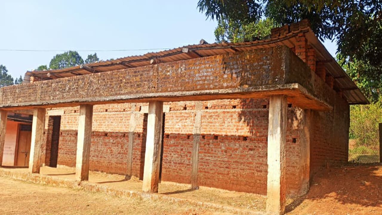 मुंडा व असुर जनजाति वाले गुमला के 11 गांवों का हाल, अब तक ना पीएम आवास बना, ना ही बिजली व सड़क की मिली सुविधा