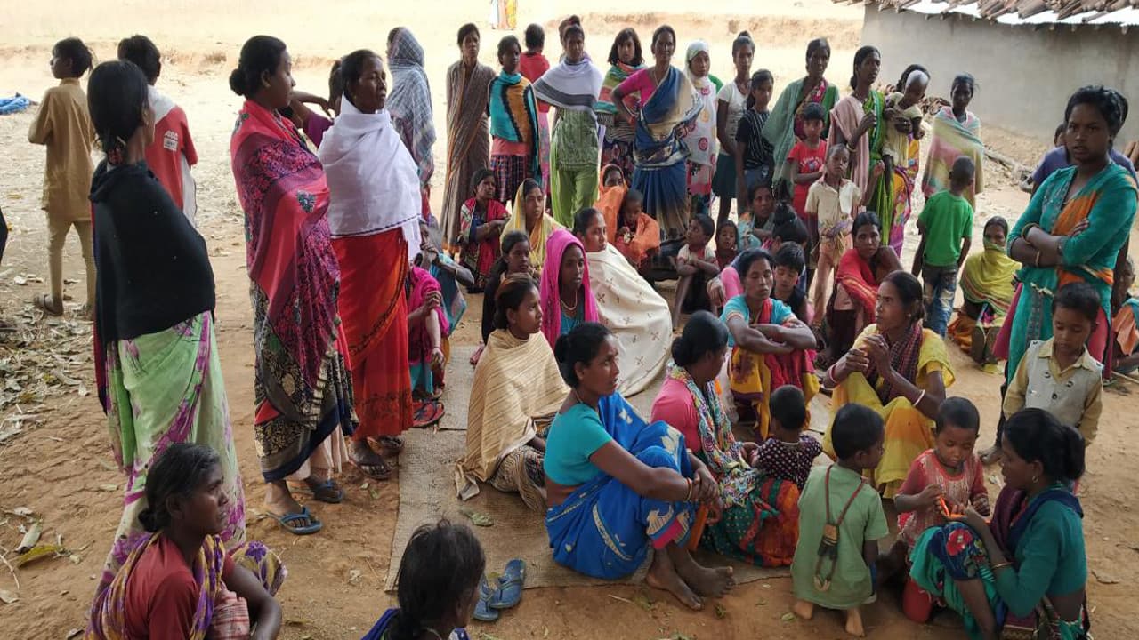 Jharkhand Crime News : मजदूर नेता की हत्या से गुस्साये ग्रामीणों ने गुमला के घाघरा में एक आरोपी को पीट कर मार डाला, नक्सलियों के डर से नहीं पहुंची पुलिस, किया खानापूर्ति