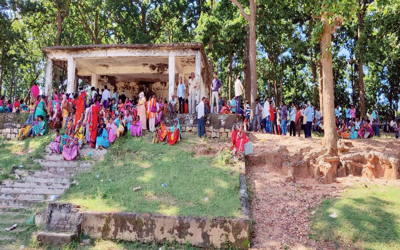 हाथी के डर से रतजगा करने को मजबूर हैं गुमला के तीन प्रखंड के ग्रामीण, सुरक्षा और मुआवजा की कर रहे मांग