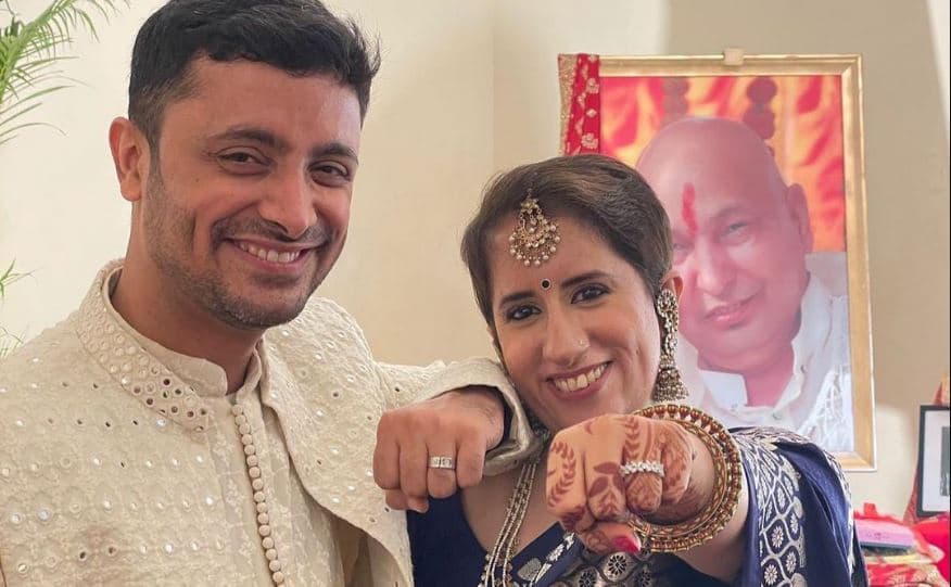 फिल्म निर्माता गुनीत मोंगा ने की सनी कपूर संग सगाई, लिखा- कभी कभी गलत ट्रेन सही स्टेशन तक ले जाती है फिल्म निर्माता गुनीत मोंगा ने की सनी कपूर संग सगाई, लिखा- कभी कभी गलत ट्रेन सही स्टेशन तक ले जाती है