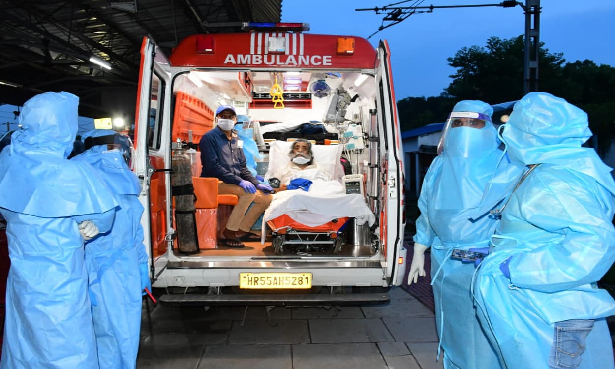 बेहतर इलाज के लिए दिल्ली रवाना हुए शिबू सोरेन, गुरुग्राम के मेदांता अस्पताल में होगा इलाज