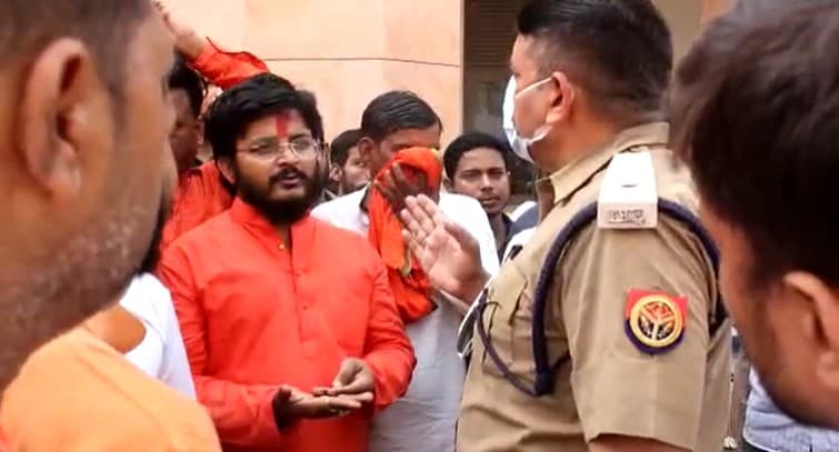 ज्ञानवापी पर‍ि‍सर में पूजा-पाठ करने के लिए बढ़ता जा रहा व‍िरोध, पुल‍िस ने रोका तो बहस चली देर तक