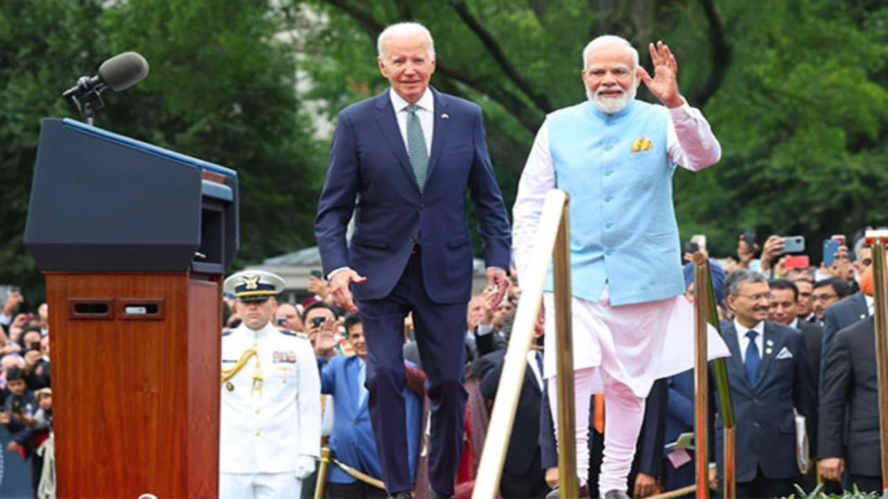 H1B Visa: अमेरिका में रहने वाले भारतीयों के लिए सबसे बड़ा तोहफा! एच1बी वीजा रिन्यु के लिए नहीं आना होगा स्वदेश