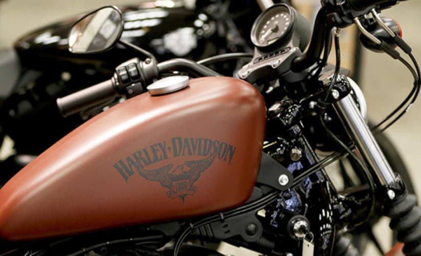 पांच लाख की हार्ले डेविडसन बाइक से घूमता मिला SSP का पूर्व स्टेनो, ADG के आदेश पर गिरफ्तार