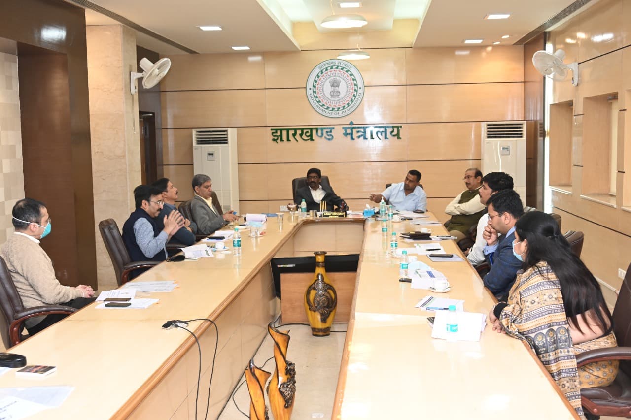 Jharkhand News: कोरोना के हालात व ओमिक्रोन से बचाव को लेकर सीएम हेमंत सोरेन ने अधिकारियों को दिया ये निर्देश