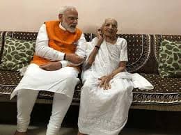 Coronavirus Pandemic : कोरोना के खिलाफ जंग में पीएम मोदी की मां हीरा बेन ने दिए 25000 रुपये