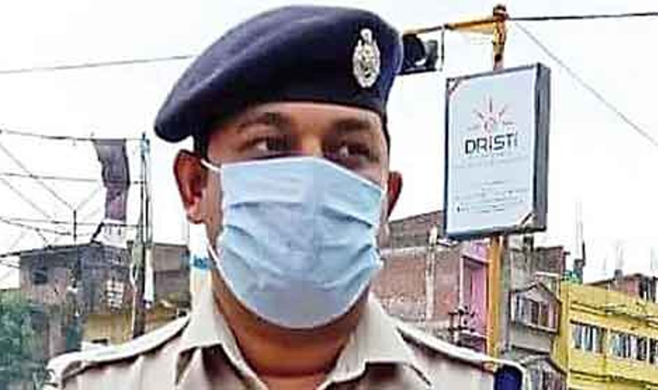 पश्चिम बंगाल में पुलिसकर्मियों को कोविड-19 से लड़ने में मदद कर रहे आईपीएस अधिकारी