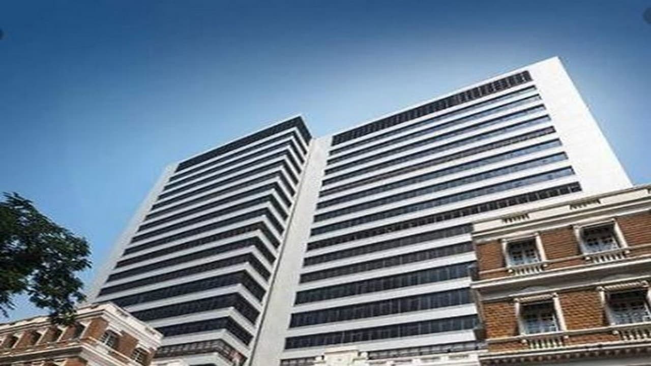 मुंबई में मुकेश अंबानी के घर एंटीलिया और अस्पताल को बम से उड़ाने की धमकी, पुलिस में मामला दर्ज