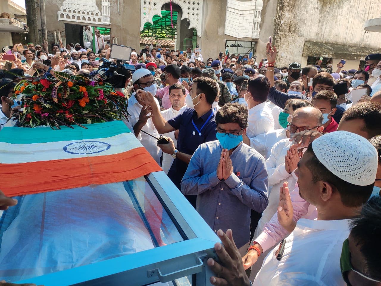IN PICS: पिपरा में सुपुर्द-ए-खाक हुए झारखंड के मंत्री हाजी हुसैन अंसारी, श्रद्धांजलि देने पहुंचे CM हेमंत सोरेन