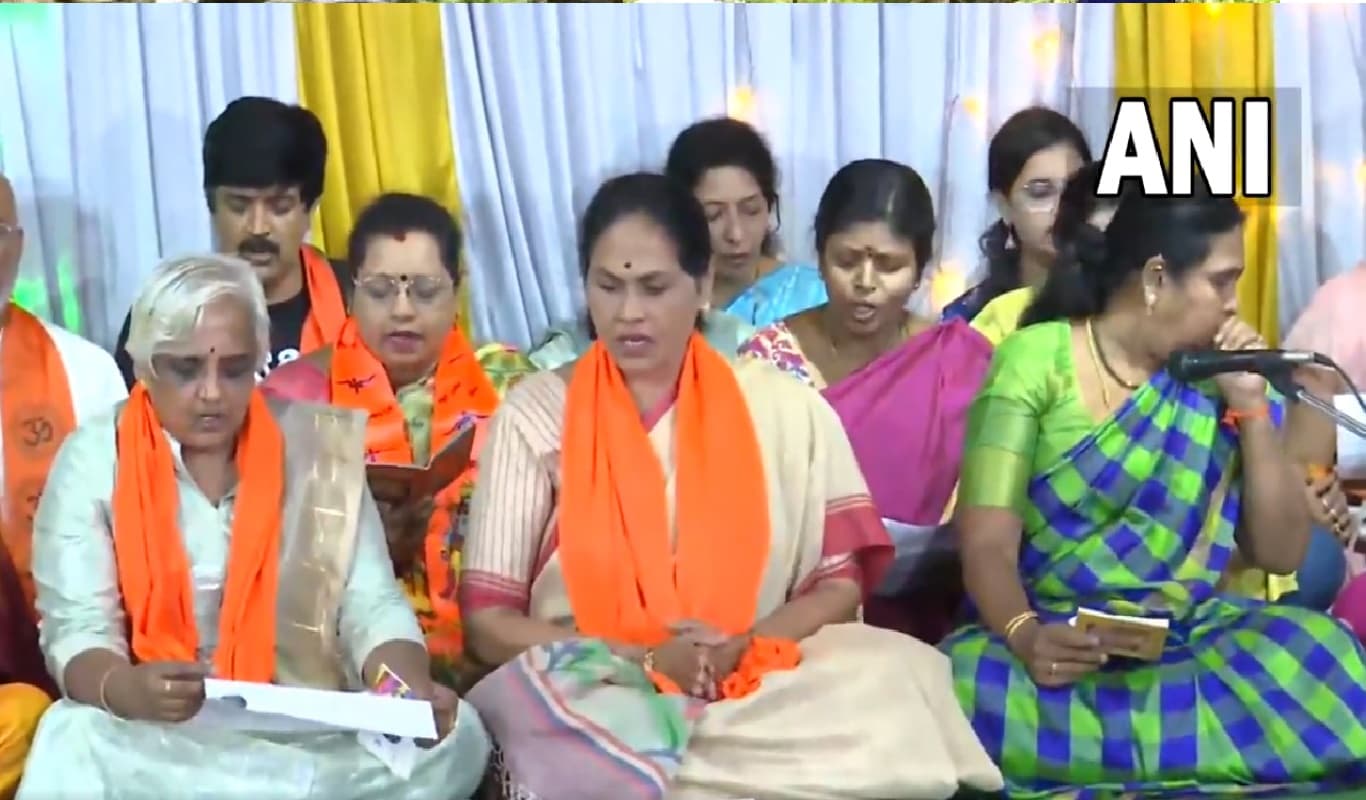 Karnataka में कांग्रेस के घोषणापत्र पर बवाल, BJP, VHP और बजरंग दल ने हनुमान चालीसा का पाठ कर जताया विरोध