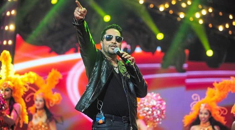 Happy Birthday Mika Singh: फिल्मों में आने से पहले कीर्तन किया करते थे मीका सिंह, आज हैं करोड़ों की संपत्ति के मालिक