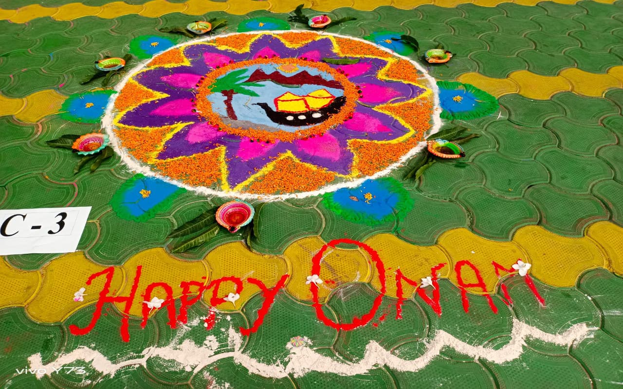 Onam Festival 2022: रंग-बिरंगे फूलों और रंगों से बनी आकर्षक रंगोली, बच्चों ने बढ़-चढ़कर की शिरकत