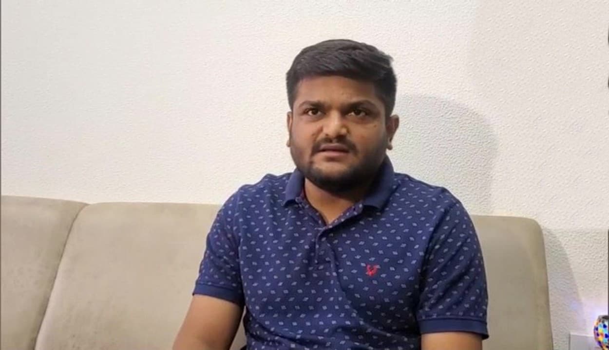 चुनाव से पहले गुजरात कांग्रेस में घमासान जारी, नाराज हार्दिक पटेल को मनाने के लिए राहुल ने संभाला मोर्चा