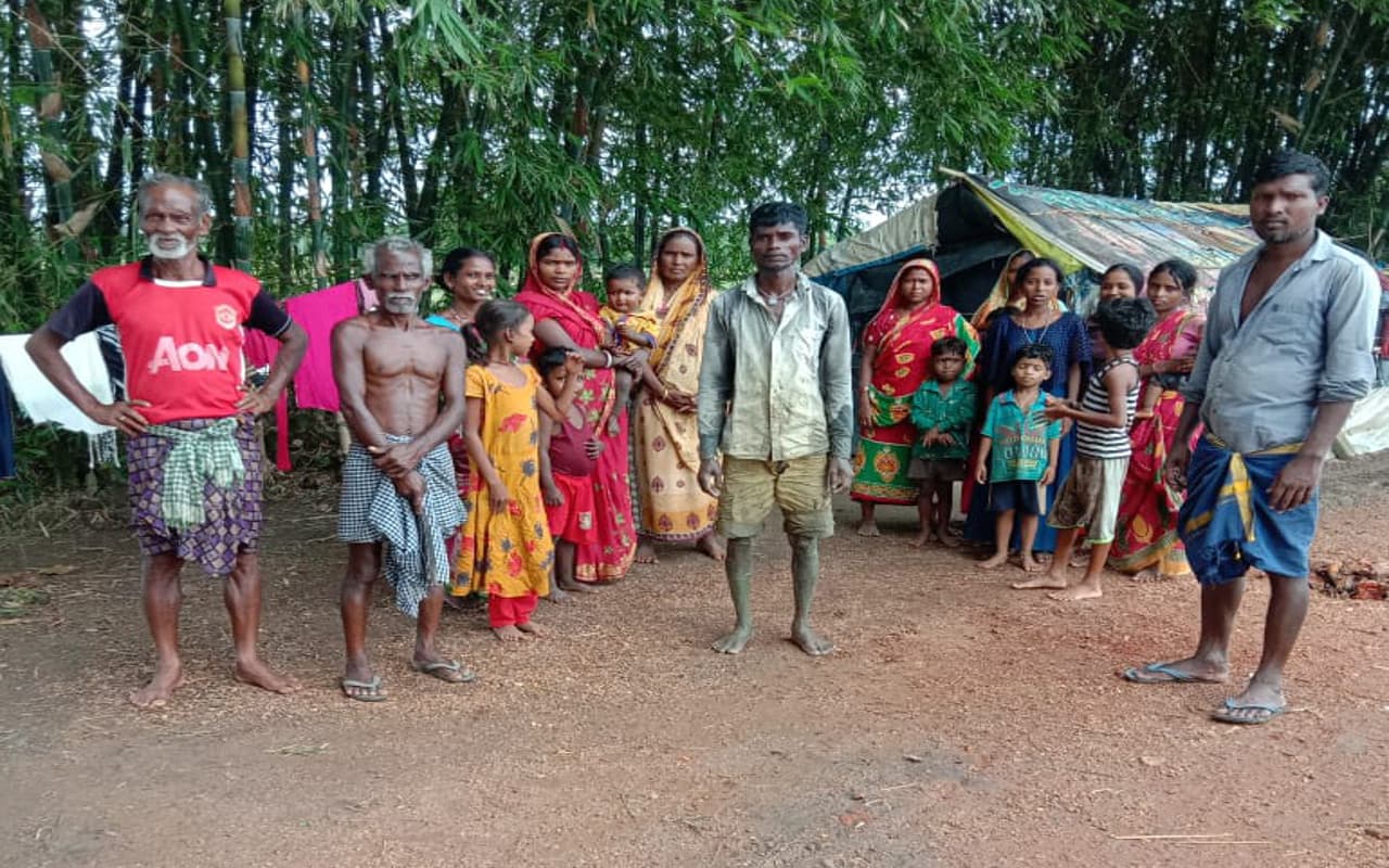 झारखंड : पूर्वी सिंहभूम के बरसोल का एक ऐसा टोला जहां आज भी बुनियादी सुविधाओं का है अभाव, जानें कारण झारखंड : पूर्वी सिंहभूम के बरसोल का एक ऐसा टोला जहां आज भी बुनियादी सुविधाओं का है अभाव, जानें कारण